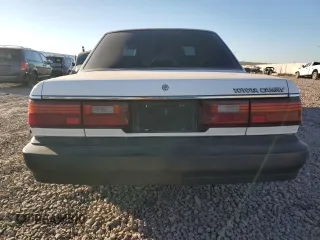 1989 Toyota Camry z VIN 4T1SV24E5KU019985, wystawiony jako Copart lot #81200104 z przebiegiem 207 103 mil mil oraz Szkoda całkowita • Salvage title. Historia ofert i sprzedaży dostępna na DreamBid. Obrazek 6.