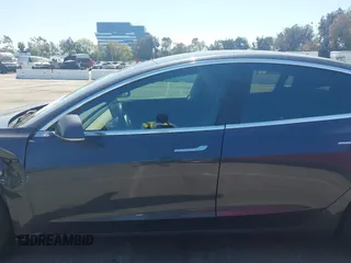 2018 Tesla Model 3 Long Range Battery z VIN 5YJ3E1EA9JF042319, wystawiony jako IAAI lot #41871931 z przebiegiem 138 837 mil mil oraz . Historia ofert i sprzedaży dostępna na DreamBid. Obrazek 15.