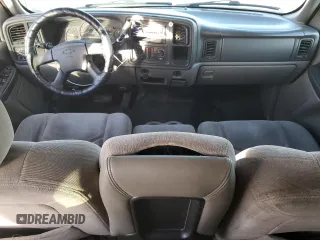 2003 Chevrolet Suburban LT with VIN 3GNGK26U63G257735, listed as a Copart auction lot 76520384 with 213,129 mi miles and Salvage Title. Bid and sale history available at carsss.com. Image 8.