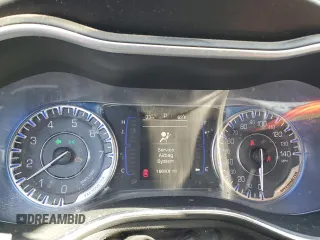 2015 Chrysler 200 Limited z VIN 1C3CCCAB7FN635187, wystawiony jako Copart lot #51993375 z przebiegiem 166 001 mil mil oraz Szkoda całkowita • Salvage title. Historia ofert i sprzedaży dostępna na DreamBid. Obrazek 9.
