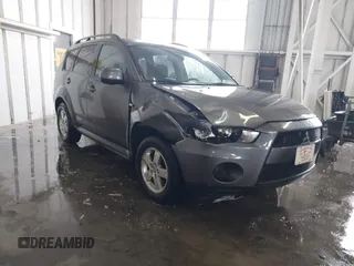 2010 Mitsubishi Outlander z VIN JA4AT2AW7AZ017749, wystawiony jako IAAI lot #41252502 z przebiegiem 178 113 mil mil oraz . Historia ofert i sprzedaży dostępna na DreamBid. Obrazek 1.