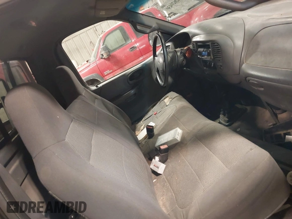 2001 Ford F-150 XL с VIN 1FTZF18241NA86371, выставлен на аукционе IAAI как лот 42621430 с пробегом Не указан миль и . История ставок и продаж доступна на DreamBid. Изображение 5.