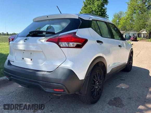 2019 Nissan Kicks S with VIN 3N1CP5CUXKL502608, listed as a Copart auction lot 55879725 with 137,400 mi miles and Clean Title. Bid and sale history available at carsss.com. Image 4.