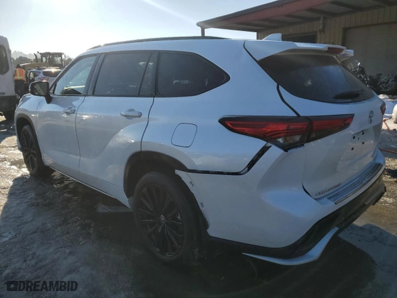 2023 Toyota Highlander L with VIN 5TDKDRBHXPS512876, listed as a Copart auction lot 88411615 with 15,561 mi miles and Salvage Title. Bid and sale history available at carsss.com. Image 2.