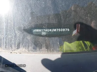 2018 Volkswagen Golf S z VIN 3VWH17AU4JM750975, wystawiony jako IAAI lot #41590132 z przebiegiem 51 479 mil mil oraz . Historia ofert i sprzedaży dostępna na DreamBid. Obrazek 9.