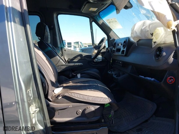 2019 Mercedes-Benz Sprinter Cargo Van with VIN WD4PF1CDXKP124391, listed as a IAAI auction lot 40734786 with 108,238 mi miles. Bid and sale history available at carsss.com. Image 5.