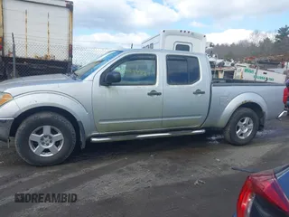 2008 Nissan Frontier LE z VIN 1N6AD09W18C435584, wystawiony jako IAAI lot #41998922 z przebiegiem 154 507 mil mil oraz . Historia ofert i sprzedaży dostępna na DreamBid. Obrazek 14.