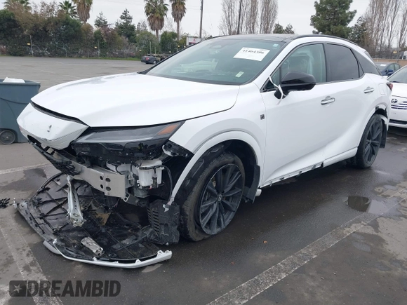 2024 Lexus RX 500h F Sport Performance z VIN 2T2BCMEA4RC016032, wystawiony jako IAAI lot #41464306 z przebiegiem 13 338 mil mil oraz . Historia ofert i sprzedaży dostępna na DreamBid. Obrazek 2.