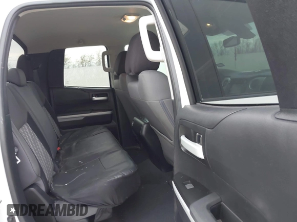 2019 Toyota Tundra 2WD SR with VIN 5TFRY5F19KX245581, listed as a IAAI auction lot 41204371 with 82,784 mi miles. Bid and sale history available at carsss.com. Image 8.