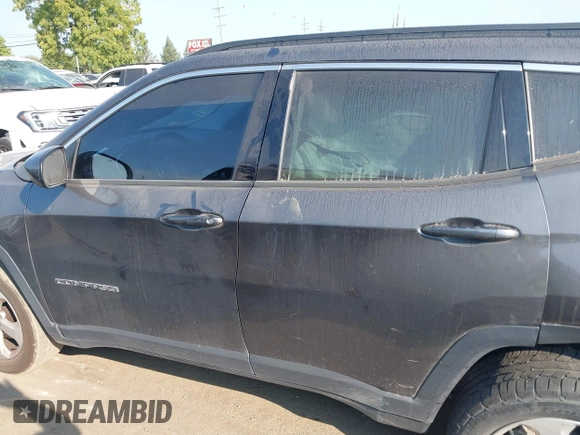2017 Jeep Compass Latitude with VIN 3C4NJDBB5HT641152, listed as a IAAI auction lot 40330620 with 116,809 mi miles. Bid and sale history available at carsss.com. Image 14.