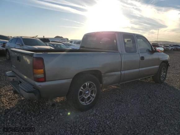 2001 Chevrolet Silverado 1500 with VIN 2GCEC19W311130130, listed as a Copart auction lot 81270584 with 281,025 mi miles and Salvage Title. Bid and sale history available at carsss.com. Image 3.