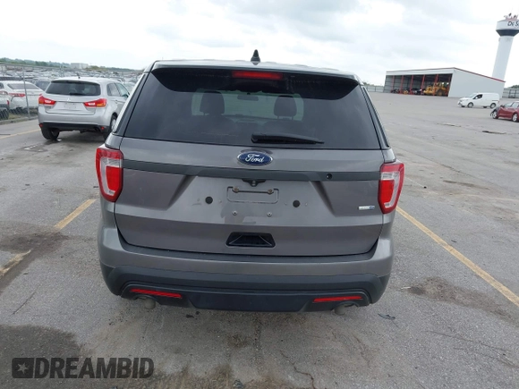 2017 Ford Police Interceptor Utility z VIN 1FM5K8ARXHGD26446, wystawiony jako IAAI lot #42779736 z przebiegiem 133 865 mil mil oraz . Historia ofert i sprzedaży dostępna na DreamBid. Obrazek 16.