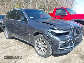 2019 BMW X5 xDrive40i z VIN 5UXCR6C56KLL52979, wystawiony jako IAAI lot #41940944 z przebiegiem 67 394 mil mil oraz . Historia ofert i sprzedaży dostępna na DreamBid. Obrazek 1.