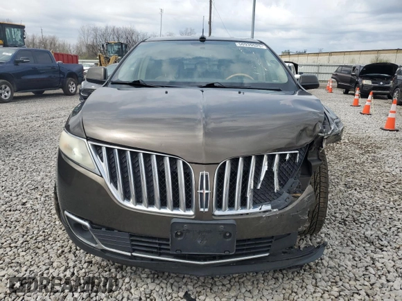 2011 Lincoln MKX with VIN 2LMDJ8JK8BBJ27786, listed as a Copart auction lot 50939525 with 158,142 mi miles and Salvage Title. Bid and sale history available at DreamBid. Image 5.