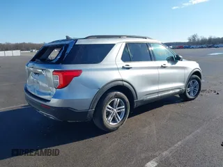 2022 Ford Explorer XLT with VIN 1FMSK8DH2NGA63497, listed as a IAAI auction lot 41866580 with 54,616 mi miles. Bid and sale history available at carsss.com. Image 4.