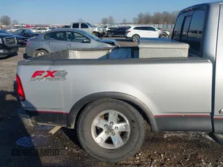2003 Ford F-150 XL z VIN 1FTRX18W53NA29776, wystawiony jako IAAI lot #41413445 z przebiegiem 231 533 mil mil oraz . Historia ofert i sprzedaży dostępna na DreamBid. Obrazek 17.