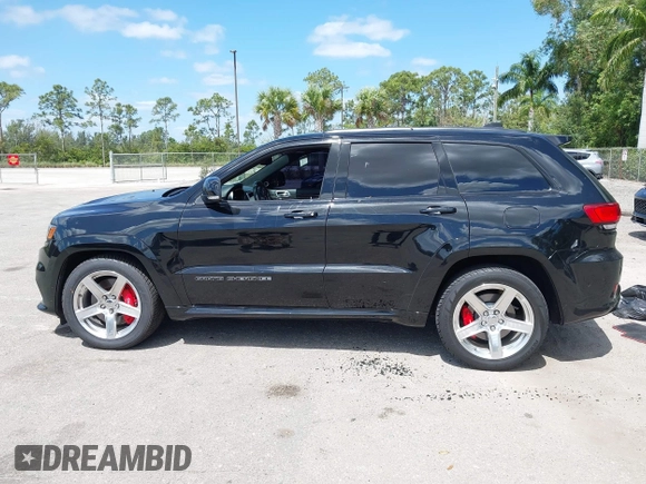 2017 Jeep Grand Cherokee SRT z VIN 1C4RJFDJ8HC653924, wystawiony jako IAAI lot #42108099 z przebiegiem 61 560 mil mil oraz . Historia ofert i sprzedaży dostępna na DreamBid. Obrazek 14.