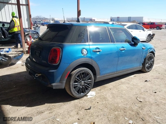 2024 MINI Hardtop 4 Door Cooper S with VIN WMW53DK05R2U72842, listed as a IAAI auction lot 41624892 with 11045 miles. Bid and sale history available at carsss.com. Image 4.