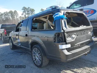 2015 Lincoln Navigator z VIN 5LMJJ3JT3FEJ09214, wystawiony jako IAAI lot #41682213 z przebiegiem 133 997 mil mil oraz . Historia ofert i sprzedaży dostępna na DreamBid. Obrazek 14.