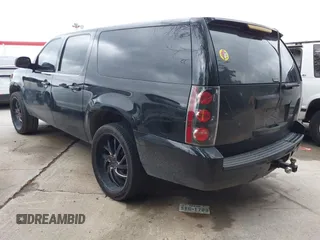 2008 GMC Yukon XL SLT with VIN 1GKFC16018R211752, listed as a IAAI auction lot 42137904 with 136,320 mi miles. Bid and sale history available at carsss.com. Image 3.