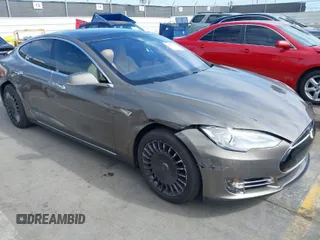 2015 Tesla Model S 85 with VIN 5YJSA1E14FF120455, listed as a IAAI auction lot 42053306 with 62,817 mi miles and . Bid and sale history available at DreamBid. Image 1.