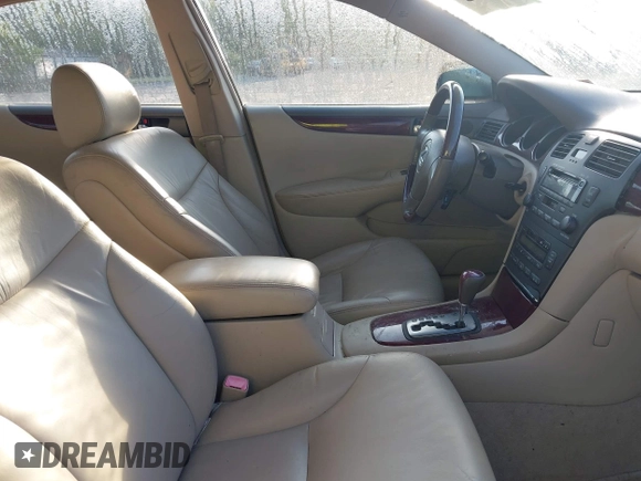 2004 Lexus ES 330 with VIN JTHBA30G345032839, listed as a IAAI auction lot 41976305 with 82,848 mi miles. Bid and sale history available at carsss.com. Image 5.