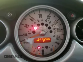 2002 MINI Hardtop z VIN WMWRC33412TE12203, wystawiony jako Copart lot #58246045 z przebiegiem 132 506 mil mil oraz Szkoda całkowita • Salvage title. Historia ofert i sprzedaży dostępna na DreamBid. Obrazek 9.