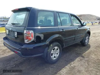 2007 Honda Pilot LX with VIN 5FNYF28117B044692, listed as a IAAI auction lot 42081205 with 173,744 mi miles. Bid and sale history available at carsss.com. Image 4.