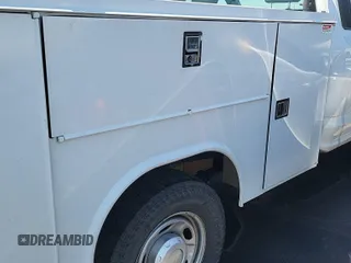 2020 Ford F-250 XL z VIN 1FDBF2B61LED11752, wystawiony jako IAAI lot #42786941 z przebiegiem 156 342 mil mil oraz . Historia ofert i sprzedaży dostępna na DreamBid. Obrazek 5.