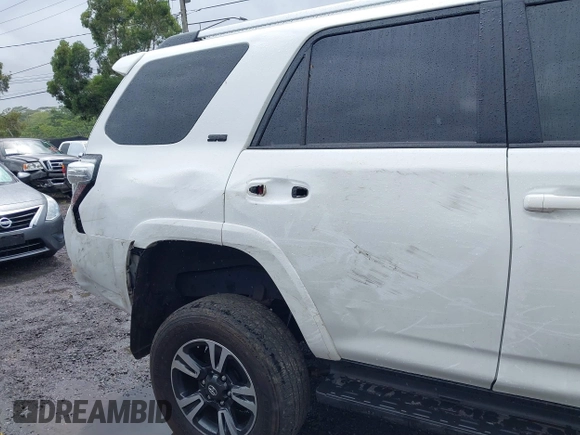 2022 Toyota 4Runner SR5 with VIN JTEMU5JR3N5987585, listed as a IAAI auction lot 41714815 with 38,874 mi miles and . Bid and sale history available at DreamBid. Image 19.
