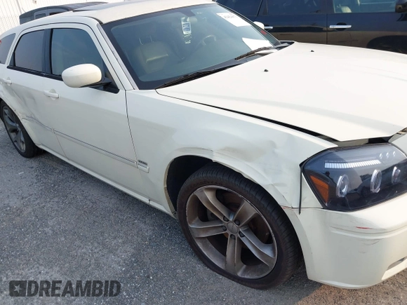 2005 Dodge Magnum RT z VIN 2D4GV58265H646507, wystawiony jako IAAI lot #42424873 z przebiegiem Nie podano mil oraz . Historia ofert i sprzedaży dostępna na DreamBid. Obrazek 6.