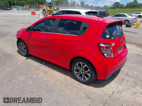 2018 Chevrolet Sonic LT z VIN 1G1JD6SH6J4120998, wystawiony jako IAAI lot #42270614 z przebiegiem 56 587 mil mil oraz . Historia ofert i sprzedaży dostępna na DreamBid. Obrazek 3.