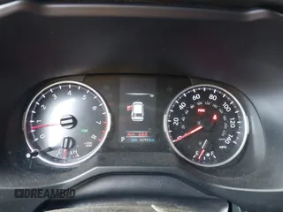 2022 Toyota RAV4 XLE z VIN 2T3P1RFV2NC316877, wystawiony jako IAAI lot #41981282 z przebiegiem 42 955 mil mil oraz . Historia ofert i sprzedaży dostępna na DreamBid. Obrazek 7.