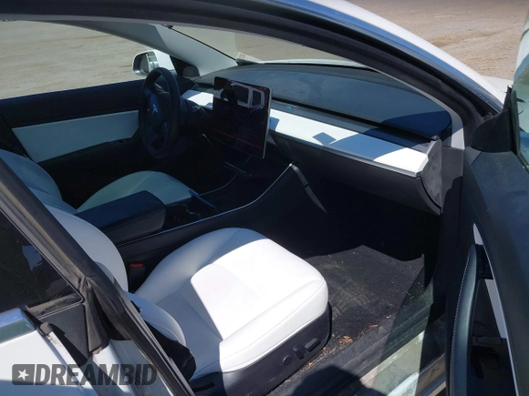 2020 Tesla Model 3 Standard Range Plus z VIN 5YJ3E1EA5LF615350, wystawiony jako IAAI lot #42194363 z przebiegiem 123 327 mil mil oraz . Historia ofert i sprzedaży dostępna na DreamBid. Obrazek 5.