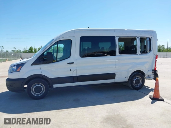 2024 Ford Transit Passenger XL z VIN 1FBAX2C81RKA68648, wystawiony jako IAAI lot #41980956 z przebiegiem 11 942 mil mil oraz . Historia ofert i sprzedaży dostępna na DreamBid. Obrazek 14.