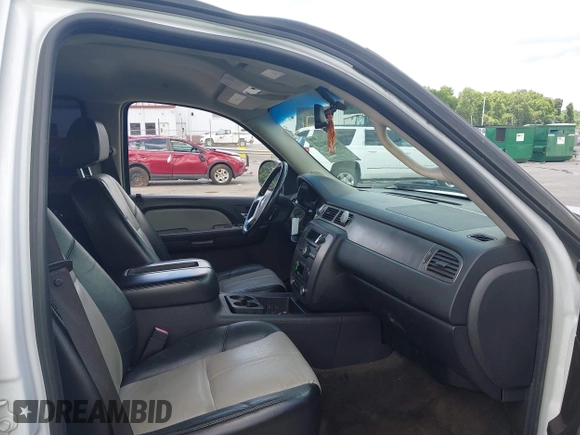 2007 Chevrolet Tahoe LTZ with VIN 1GNFC13067R365671, listed as a IAAI auction lot 42488123 with 255,079 mi miles and . Bid and sale history available at DreamBid. Image 5.