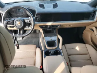 2024 Porsche Cayenne with VIN WP1AA2AY9RDA07583, listed as a Copart auction lot 84632814 with 5,260 mi miles and Salvage title. Bid and sale history available at DreamBid. Image 8.