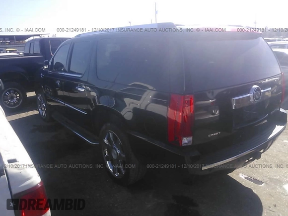 2008 Cadillac Escalade ESV with VIN 1GYFK66808R258234, listed as a IAAI auction lot 21249181 with 1 mi miles. Bid and sale history available at carsss.com. Image 3.