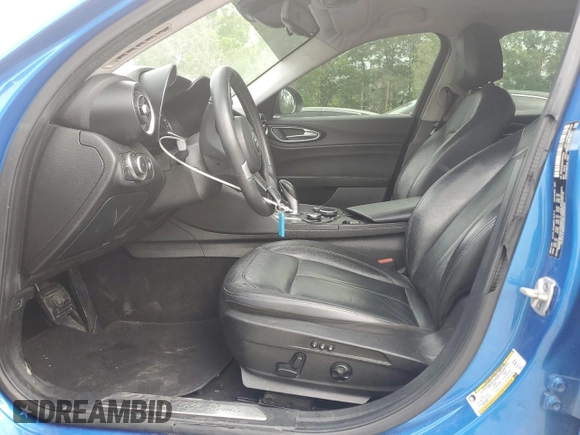 2017 Alfa Romeo Giulia z VIN ZARFAEBN2H7560009, wystawiony jako Copart lot #51689015 z przebiegiem 101 979 mil mil oraz Szkoda całkowita • Salvage title. Historia ofert i sprzedaży dostępna na DreamBid. Obrazek 7.