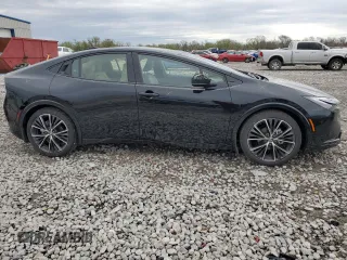 2024 Toyota Prius LE z VIN JTDACAAU3R3038322, wystawiony jako Copart lot #51369275 z przebiegiem 5 292 mil mil oraz Szkoda całkowita • Salvage title. Historia ofert i sprzedaży dostępna na DreamBid. Obrazek 4.