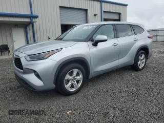 2022 Toyota Highlander LE z VIN 5TDZZRAH3NS103925, wystawiony jako Copart lot #56159635 z przebiegiem 52 997 mil mil oraz Szkoda całkowita • Salvage title. Historia ofert i sprzedaży dostępna na DreamBid. Obrazek 1.