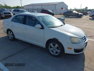 2008 Volkswagen Jetta SE with VIN 3VWRM71K38M188426, listed as a IAAI auction lot 42581006 with 176,747 mi miles and . Bid and sale history available at DreamBid. Image 1.
