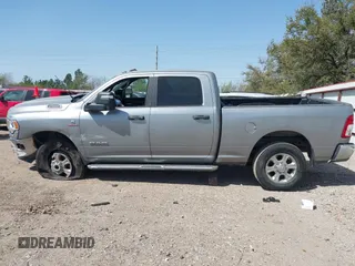 2024 Ram 2500 Big Horn z VIN 3C6UR5DL3RG153710, wystawiony jako IAAI lot #41858085 z przebiegiem 36 985 mil mil oraz . Historia ofert i sprzedaży dostępna na DreamBid. Obrazek 14.