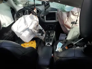 2019 Jeep Compass High Altitude with VIN 3C4NJDCB0KT672721, listed as a Copart auction lot 49393495 with 90,630 mi miles and Salvage title. Bid and sale history available at DreamBid. Image 8.