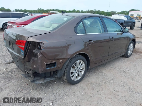 2015 Volkswagen Jetta SE with VIN 3VWD07AJXFM289988, listed as a IAAI auction lot 42322842 with 131,998 mi miles and . Bid and sale history available at DreamBid. Image 4.