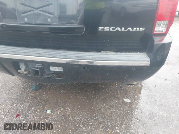 2008 Cadillac Escalade ESV z VIN 1GYFK668X8R271590, wystawiony jako IAAI lot #41562499 z przebiegiem 175 365 mil mil oraz . Historia ofert i sprzedaży dostępna na DreamBid. Obrazek 6.
