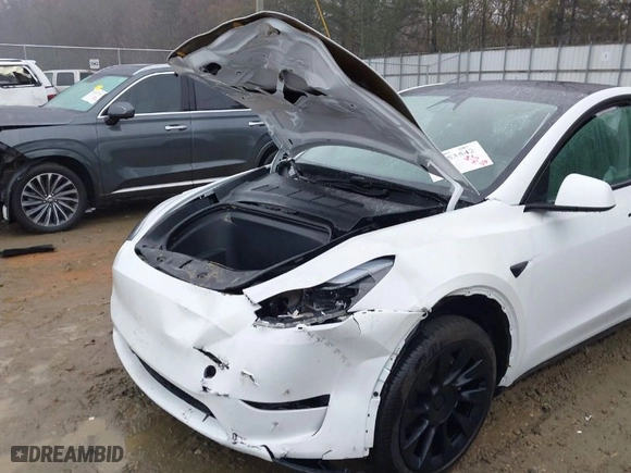 2024 Tesla Model Y with VIN 7SAYGDED4RF101092, listed as a IAAI auction lot 41053542 with 7,108 mi miles. Bid and sale history available at carsss.com. Image 6.