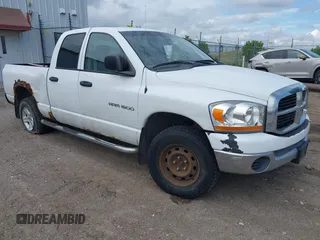 2006 Dodge 1500 SLT z VIN 1D7HU18N96S701345, wystawiony jako IAAI lot #42369618 z przebiegiem 132 248 mil mil oraz . Historia ofert i sprzedaży dostępna na DreamBid. Obrazek 1.