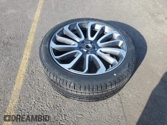 2020 Land Rover Range Rover z VIN SALGS5SE1LA412529, wystawiony jako Copart lot #41509965 z przebiegiem 24 896 mil mil oraz Szkoda całkowita • Salvage title. Historia ofert i sprzedaży dostępna na DreamBid. Obrazek 14.