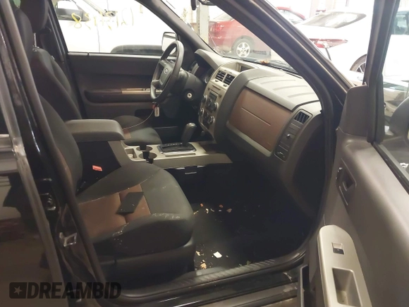 2008 Ford Escape XLT with VIN 1FMCU93108KA04863, listed as a IAAI auction lot 42131438 with 126,439 mi miles. Bid and sale history available at carsss.com. Image 5.